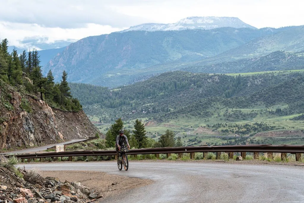 Tour Divide เป็นงานแข่งปั่นจักรยาน Off-road ซึ่งมีเส้นทางในเทือกเขาร็อกกี้จากประเทศแคนาดาลากยาวมาจนถึงเขตชายแดนของประเทศเม็กซิโก